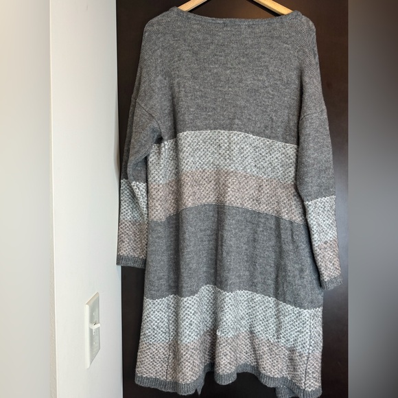 ABSOLUTELY FAMOUS Gray and Pink Women's Cardigan - Picture 7 of 9